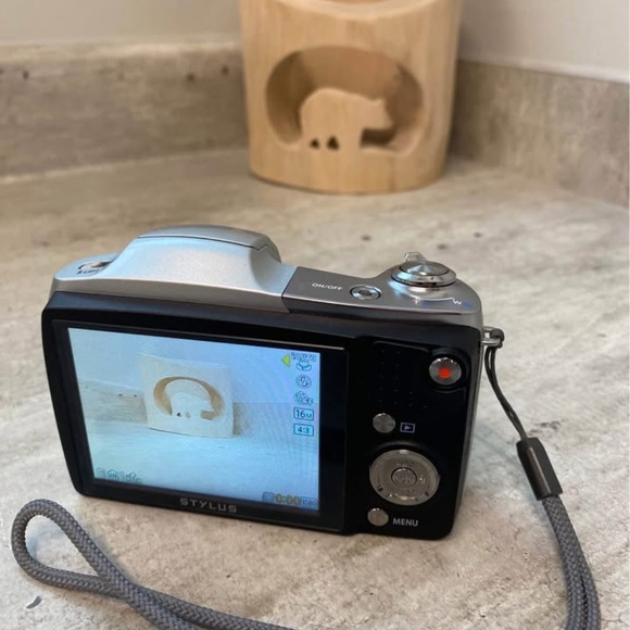OLYMPUS Stylus SZ-16 Digital Camera - 16 Megapixel - 24x Zoom - Picture 5 of 8